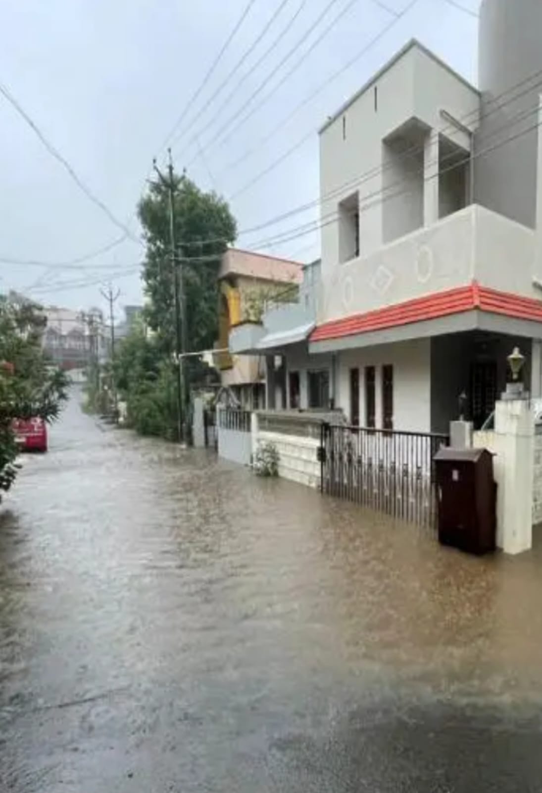 Rivers flooded the roads in Kolhapur in half an hour
