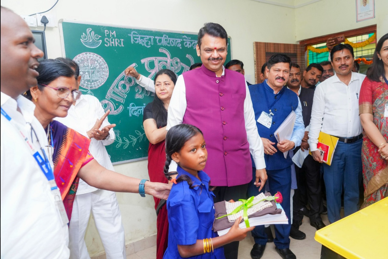 Fadnavis welcomes students