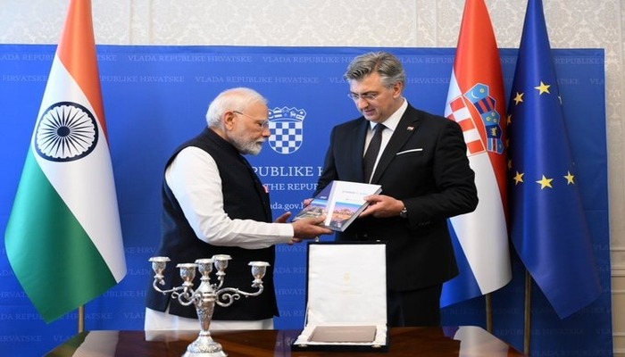 Narendra Modi recieve gift in Croatia Visit