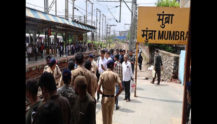 Mumbra Train Accident