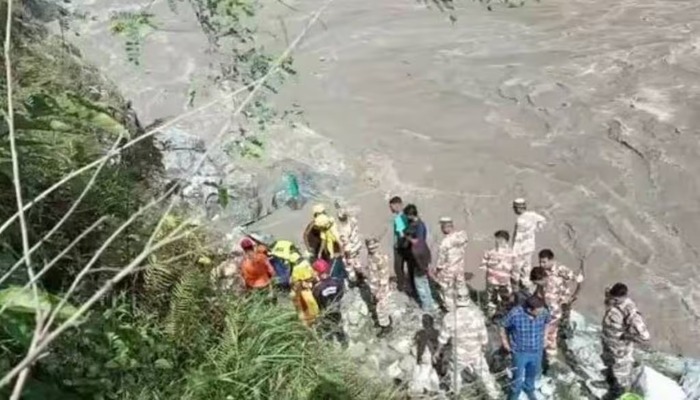 Chardham pilgrims' bus falls into river in Uttarakhand