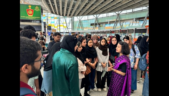 indian students back to india