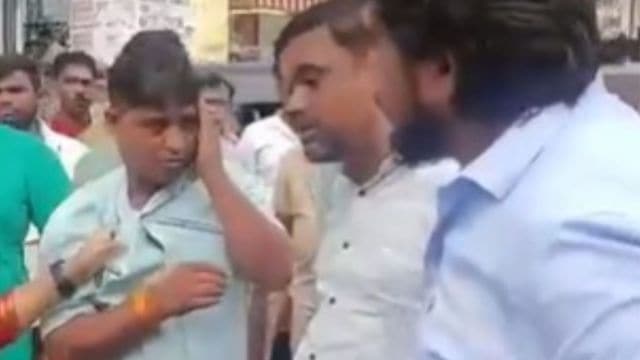 Auto rickshaw driver thrashed in Mumbai