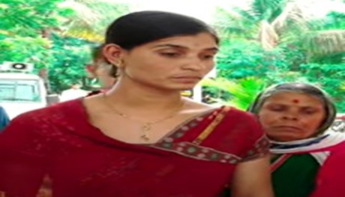 Mahadev Munde's wife threatens to commit self-immolation with family