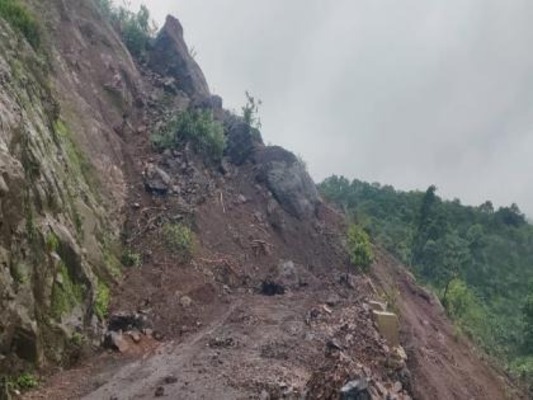Ambenali Ghat in Satara closed for five days.