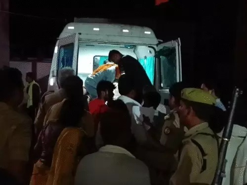 Stampede at Ausneshwar Temple in Barabanki! Two dead.