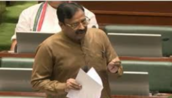 Sudhir Mungantiwar criticized mahayuti government