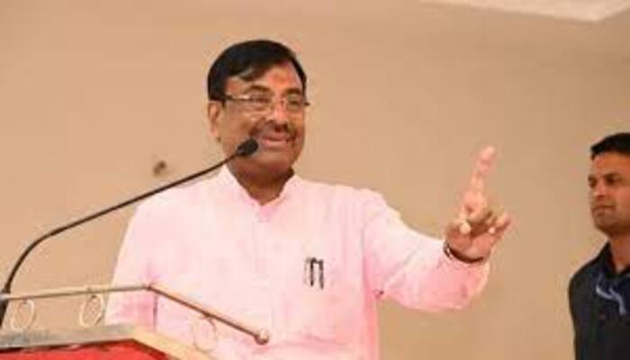 Mungantiwar absent from BJP meeting in Wardha! Displeasure revealed