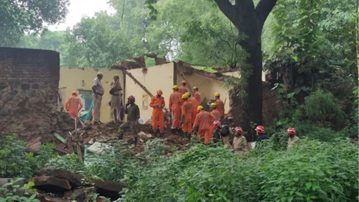 Humayuns Tomb Dome Collapses