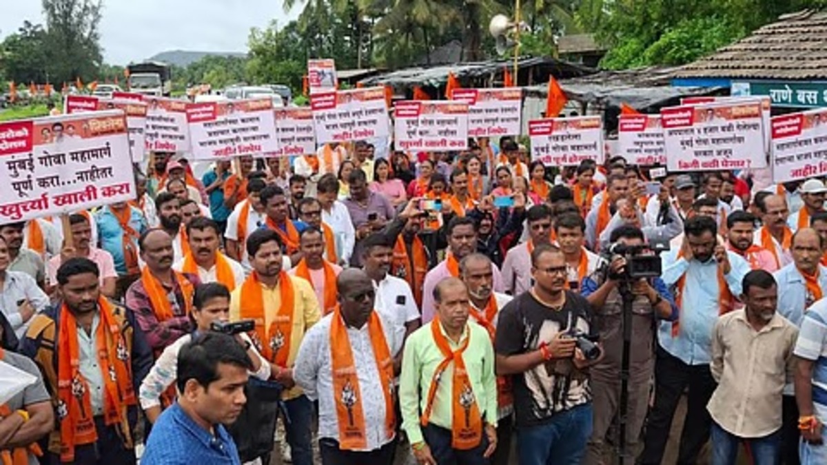Thackeray group protest Mumbai-Goa highway