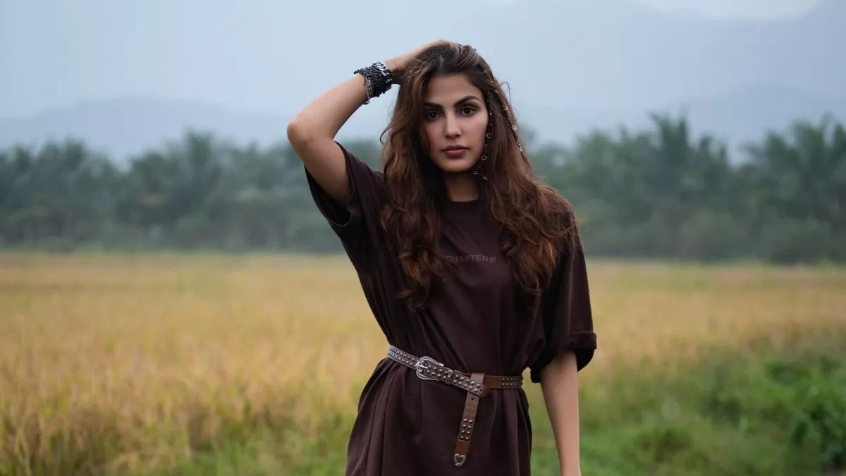 Rhea Chakraborty Naagin Dance in Jail