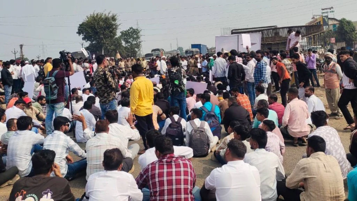 Mumbai-Agra Highway Movement